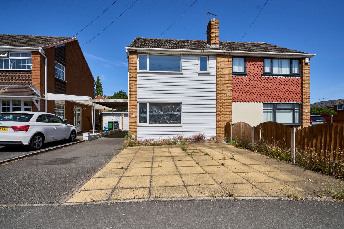 3 bedroom semi detached property in Tipton