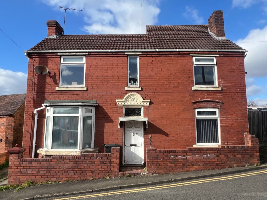3 bedroom detached property in Lye