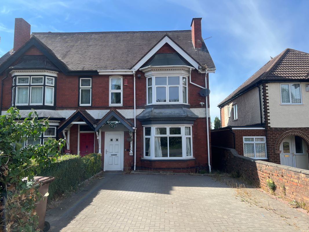 5 bedroom semi detached property in Walsall
