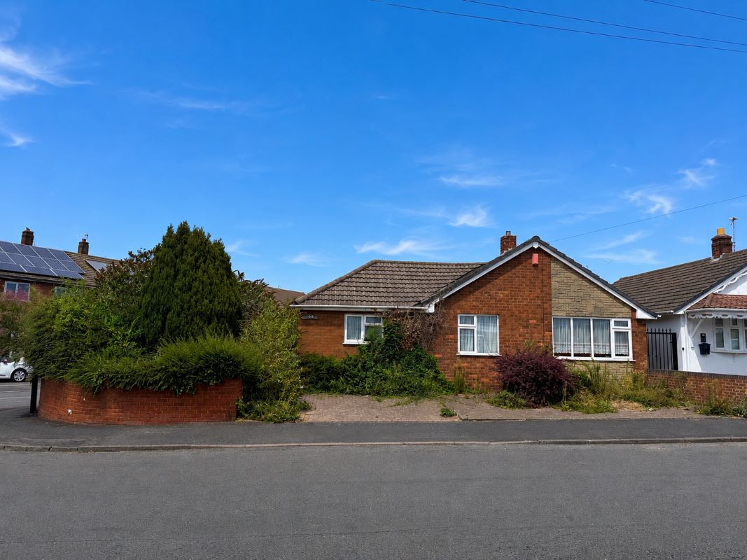3 bedroom detached bungalow in Tipton