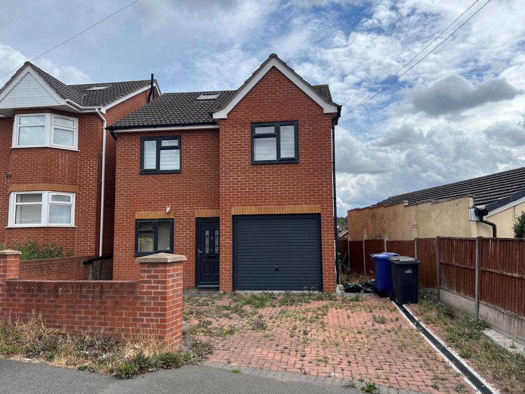 4 bedroom detached property in Dudley