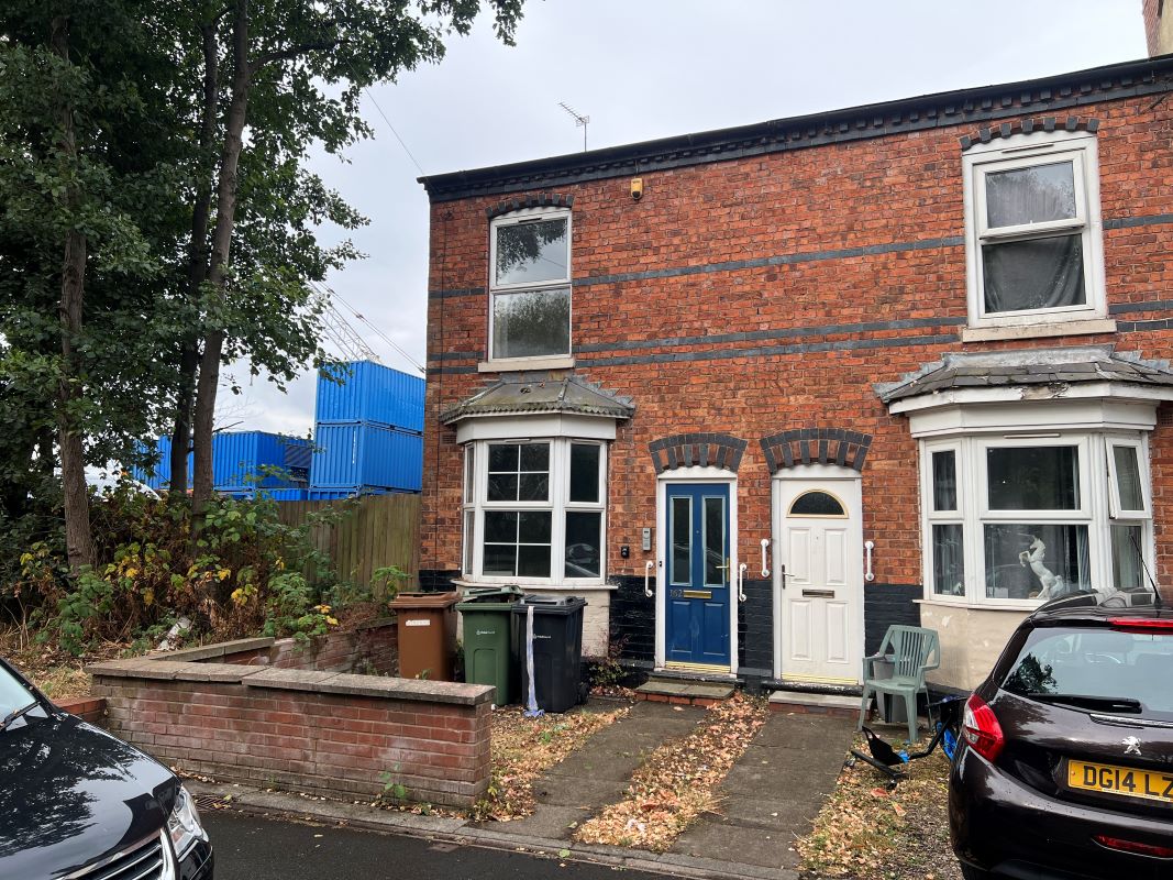 2 bedroom semi detached house in Walsall