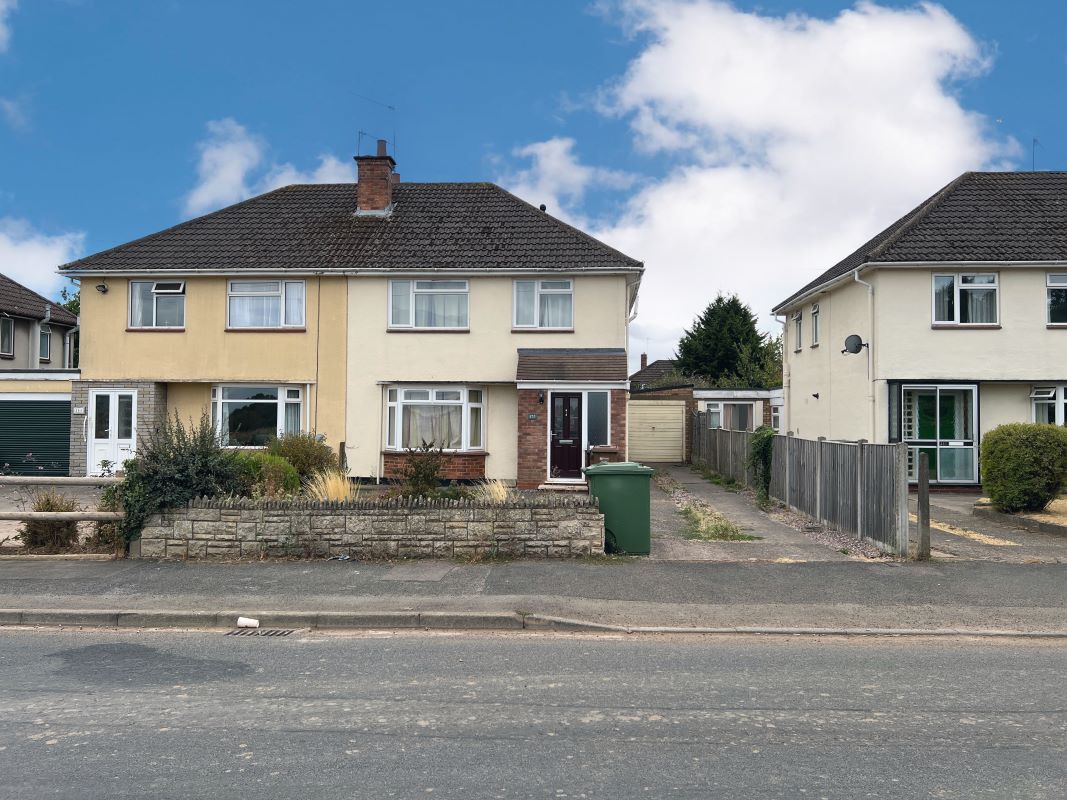 3 bedroom semi detached house in Worcester