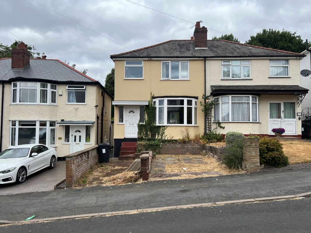 3 bedroom semi detached house in need of full refurbishment in Erdington
