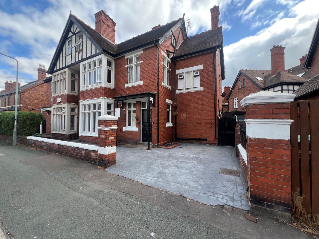 A large, income generating, Eight bedroom HMO in Wolverhampton