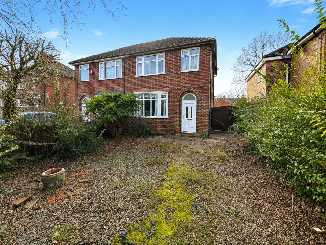 3 bedroom semi detached house in Crewe