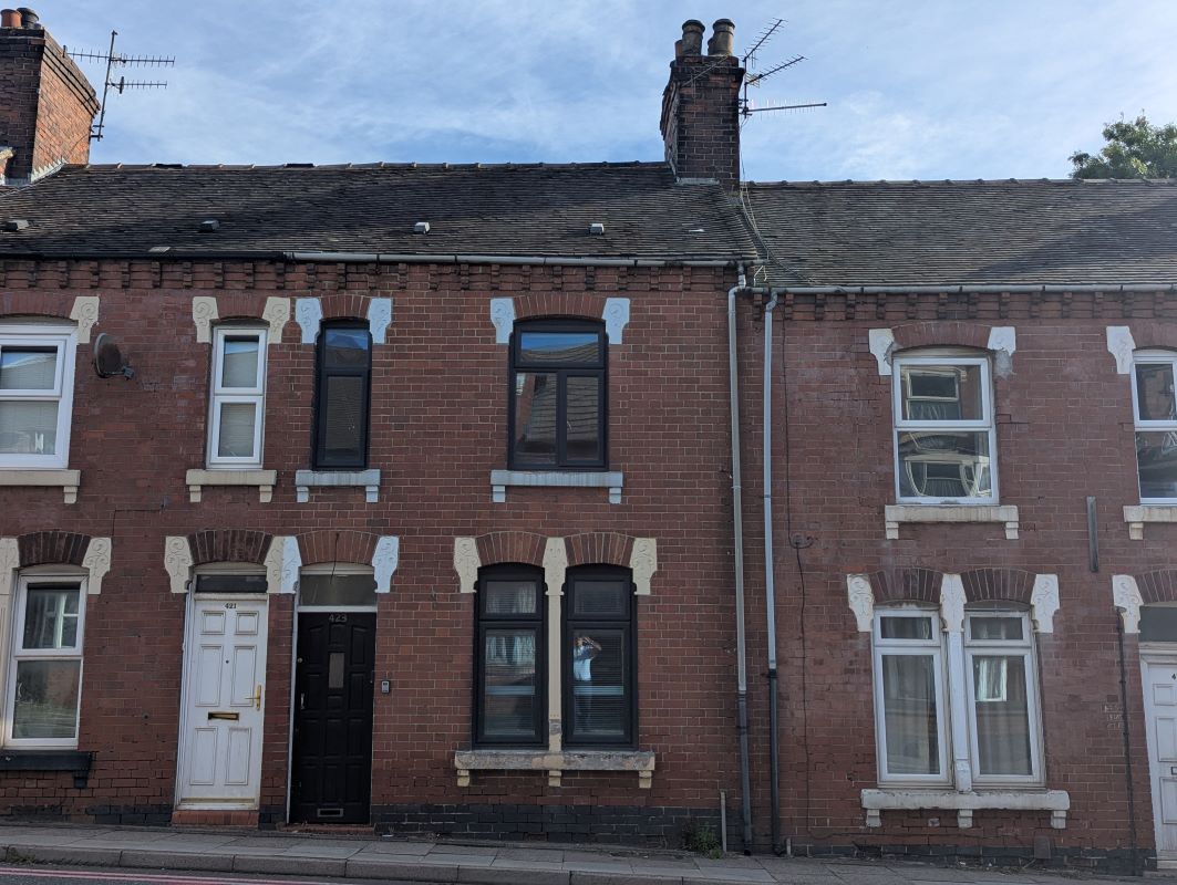 4 bedroom mid terraced house in Stoke on Trent