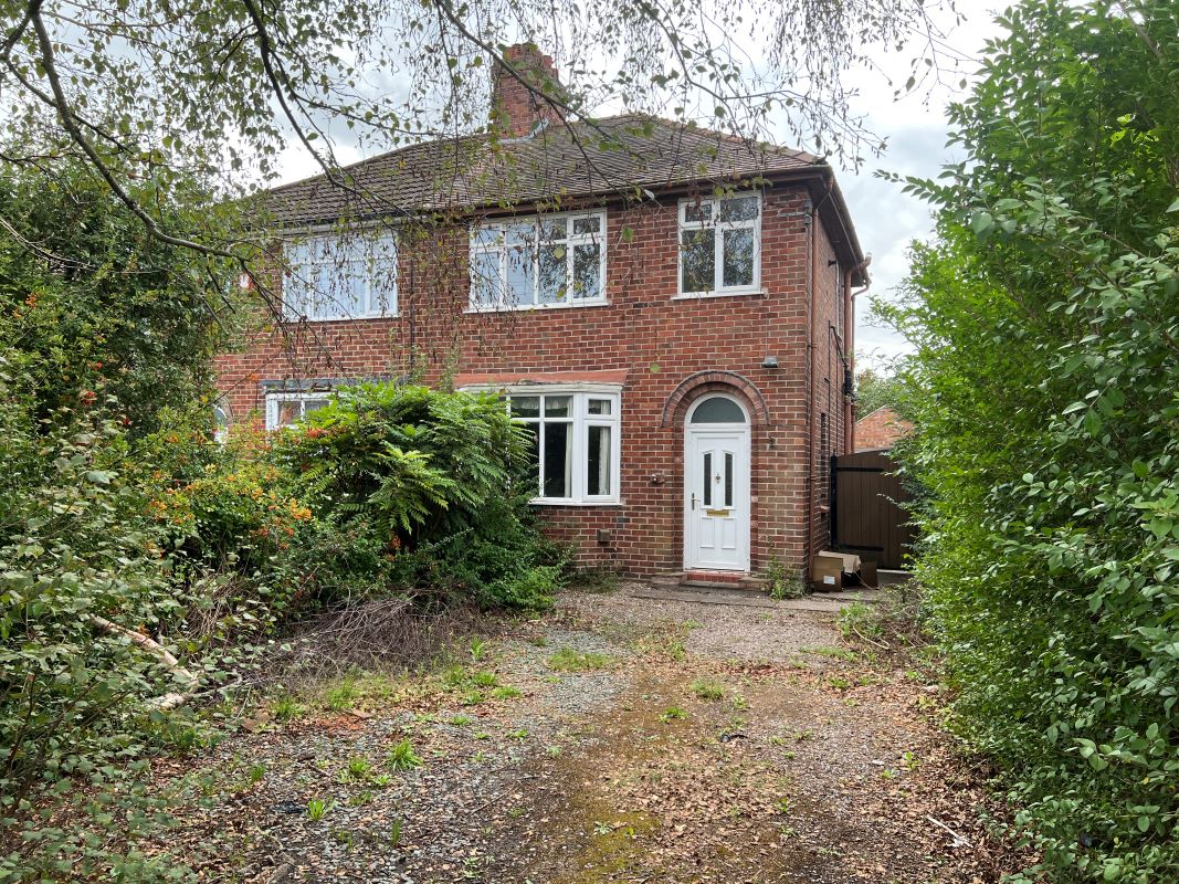 3 bedroom semi detached house in Crewe