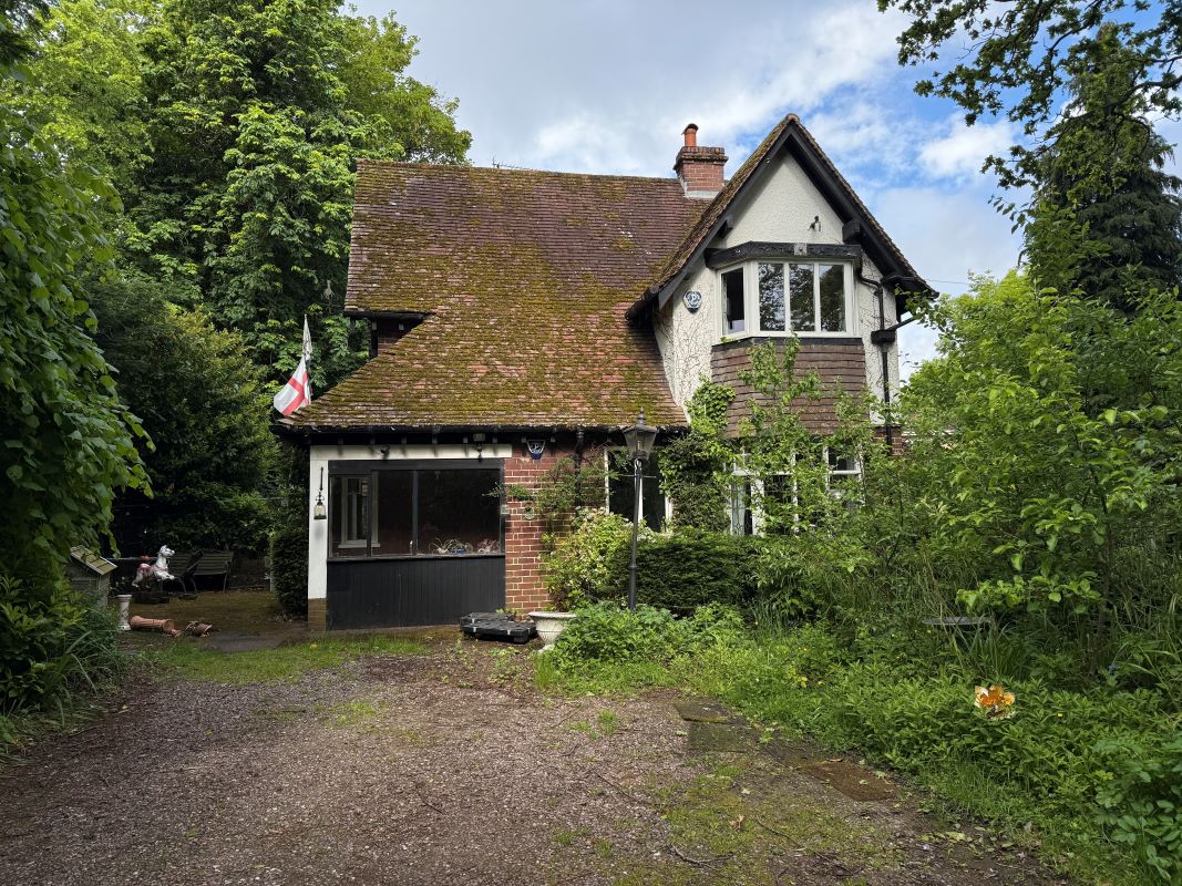 3 bedroom detached property in Solihull