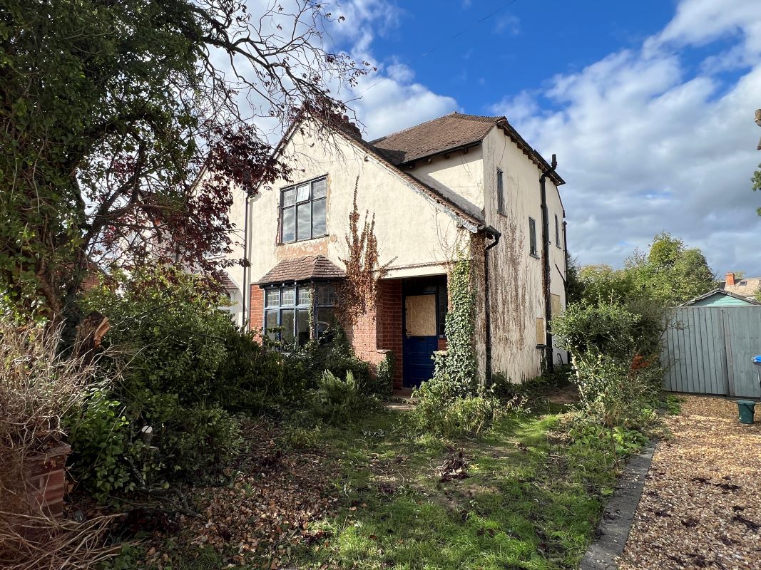 3 bedroom semi detached house in Stratford upon Avon