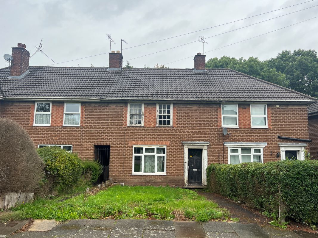 3 bedroom mid terraced property in Quinton