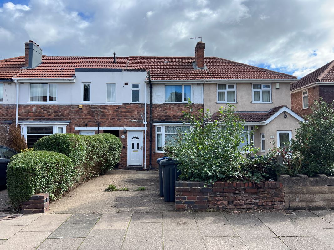3 bedroom mid terraced house in Longbridge