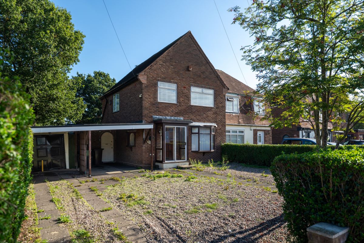 3 bedroom semi detached property in Willenhall