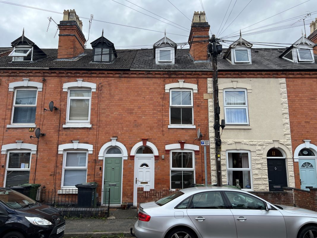 4 bedroom mid terraced house in Worcester