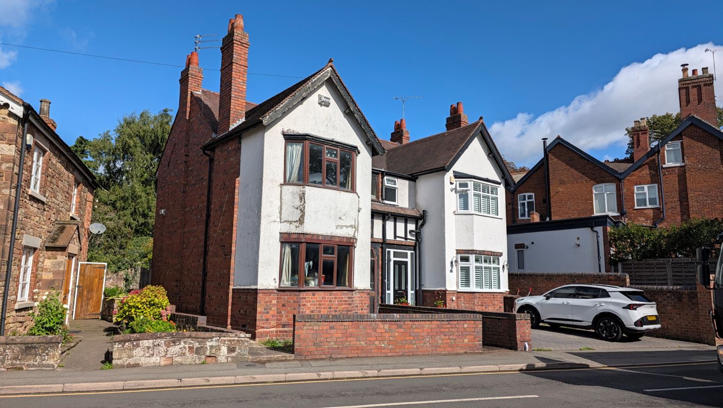 3 bedroom semi detached property in Wolverhampton