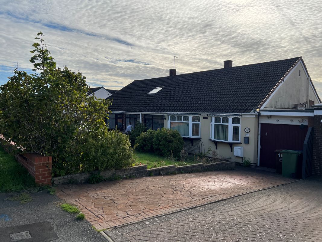 3 bedroom bungalow in Cannock