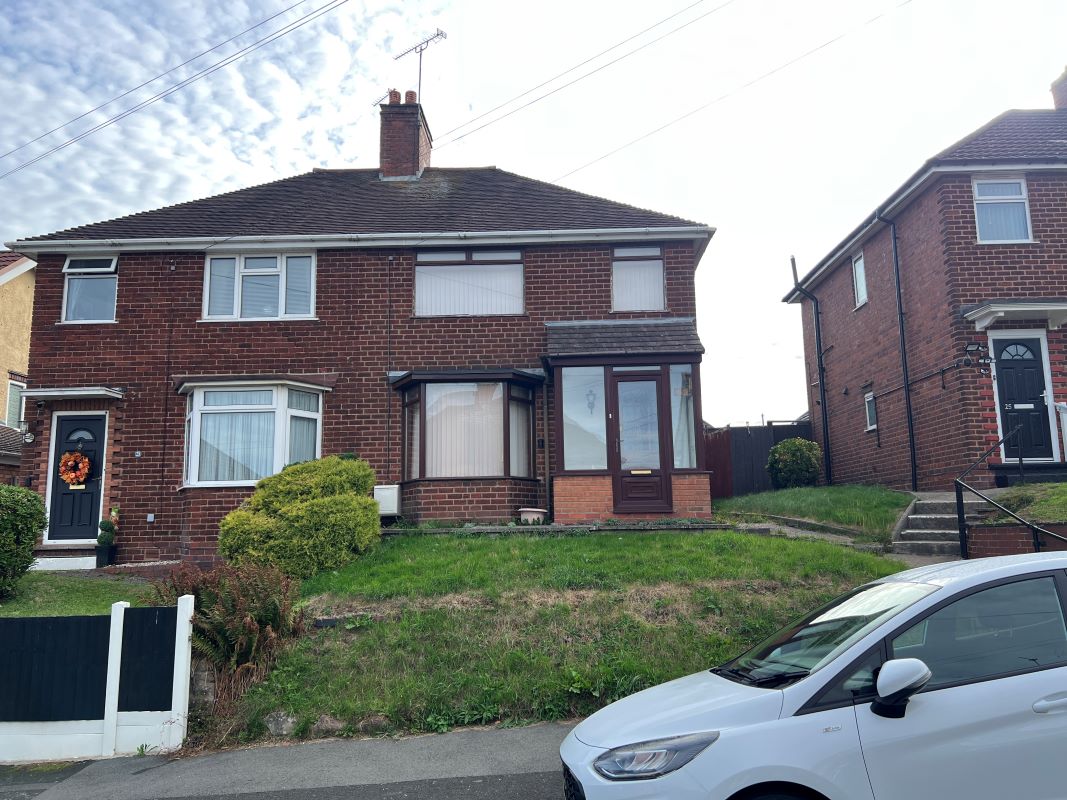 3 bedroom semi detached house in Smethwick