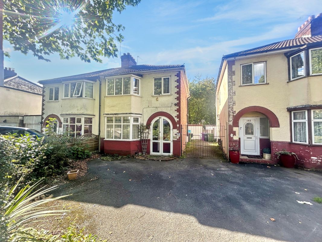 3 bedroom semi detached house in Wolverhampton