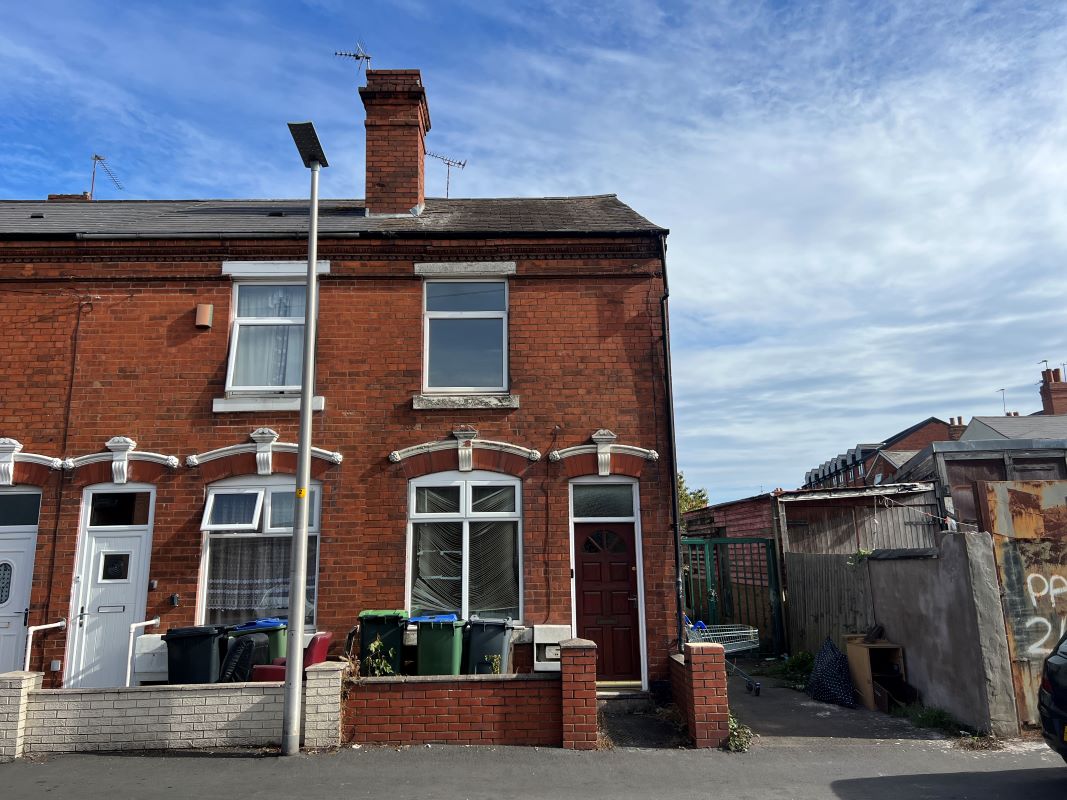 2 bedroom end terraced property in West Bromwich