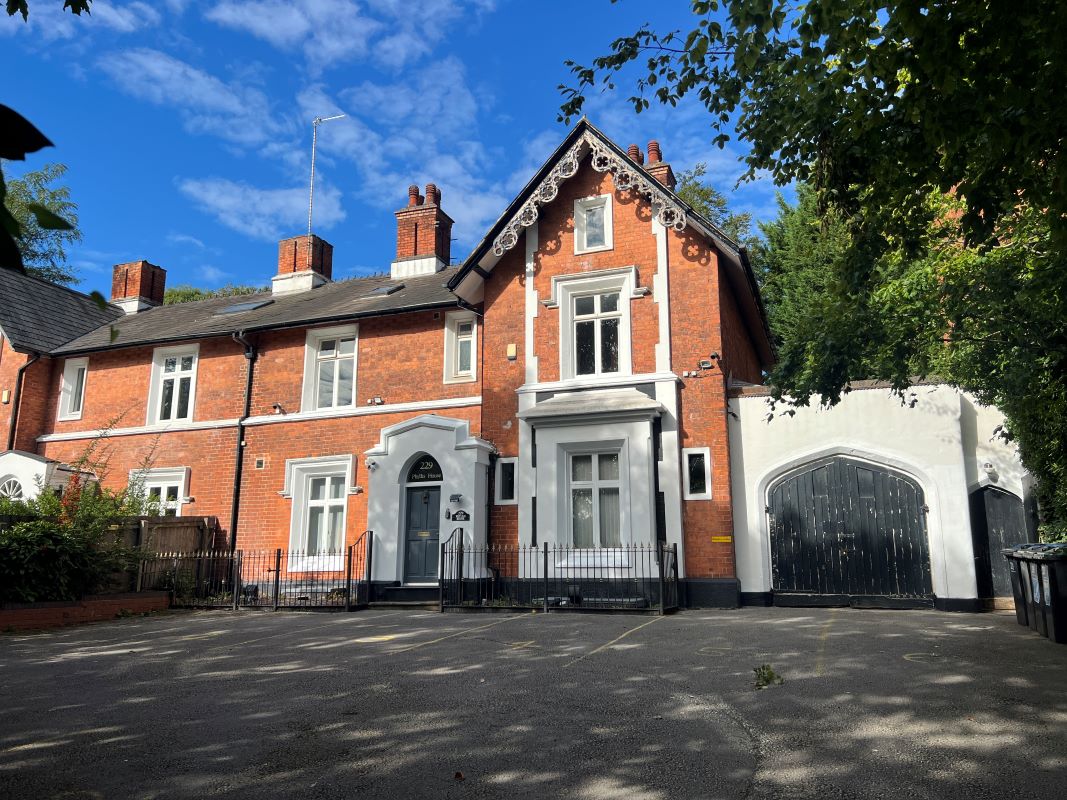 7 Bedroom semi detached property with 2 additional studios in Edgbaston