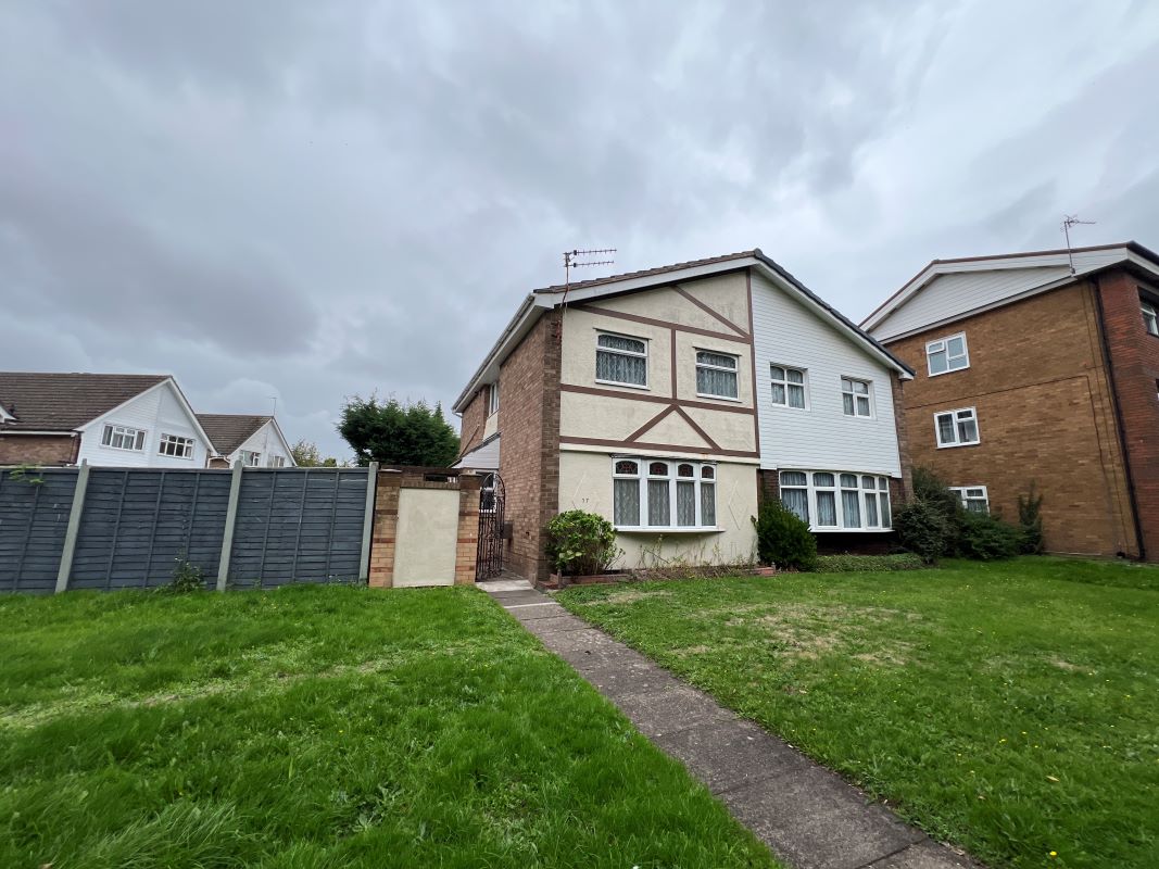 3 bedroom semi detached house in Dudley 