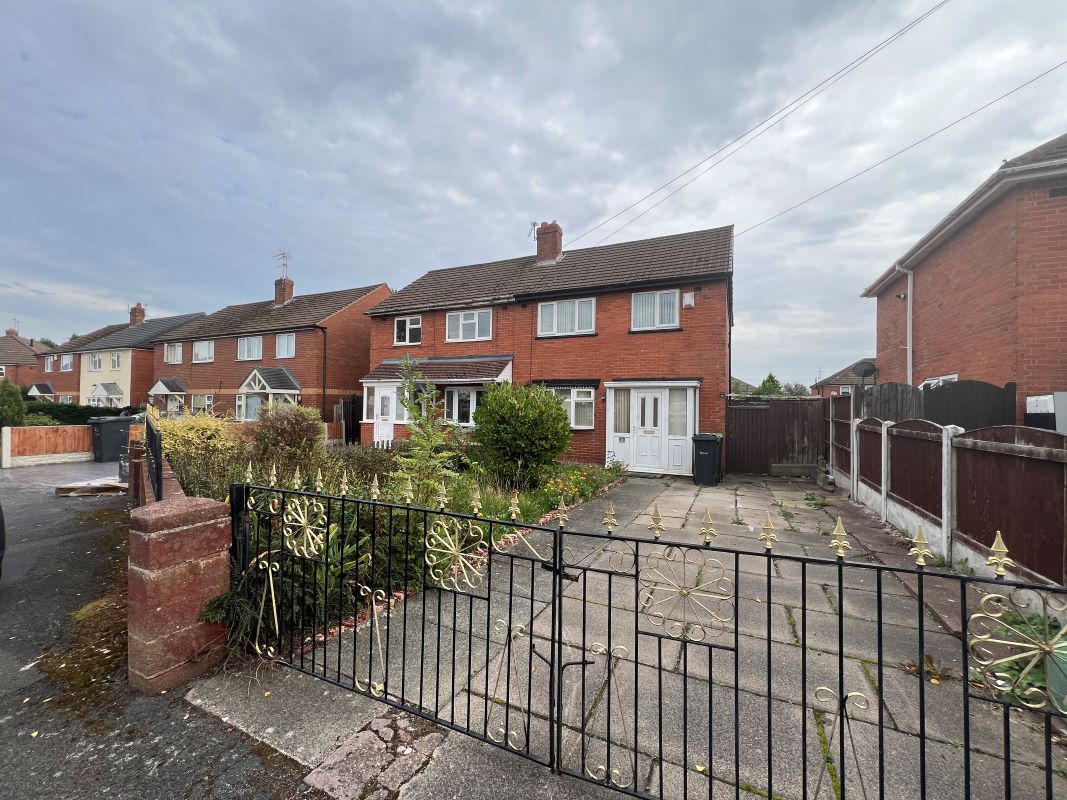 2 bedroom semi detached house in Wednesburfy