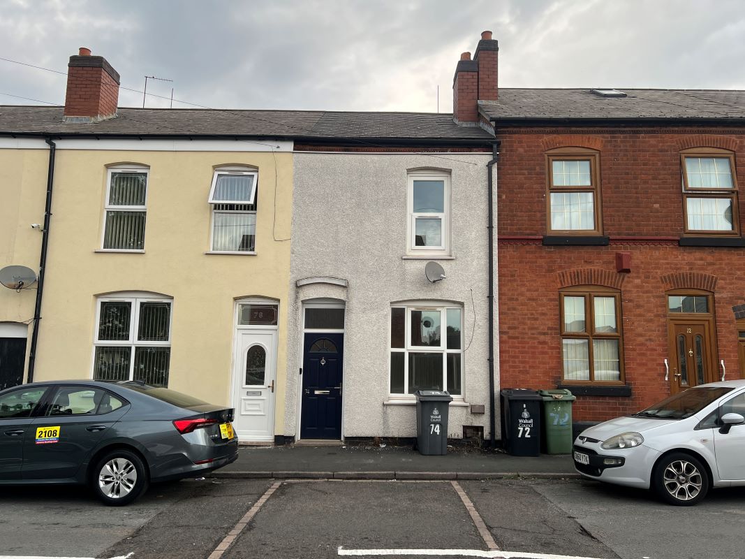 2 bedroom mid terraced house in Walsall