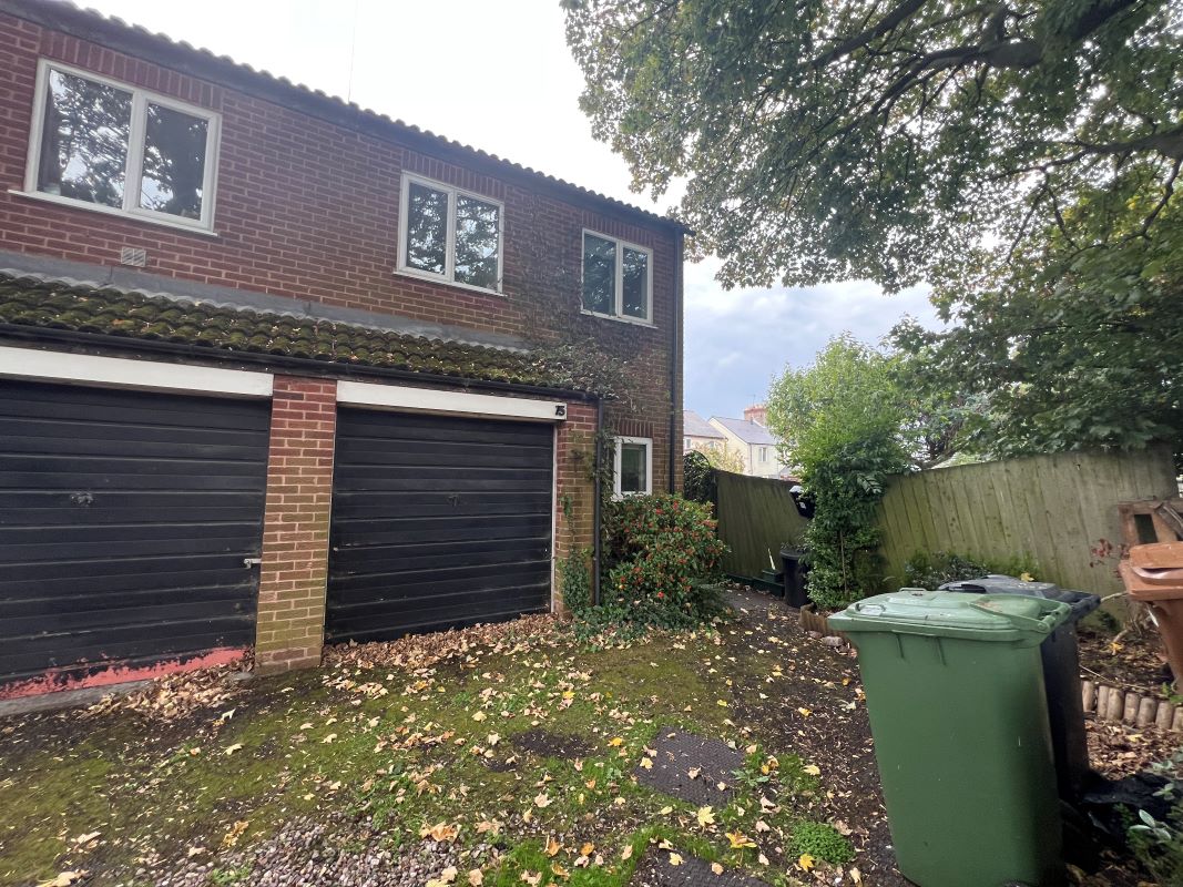 3 bedroom semi detached house in Willenhall