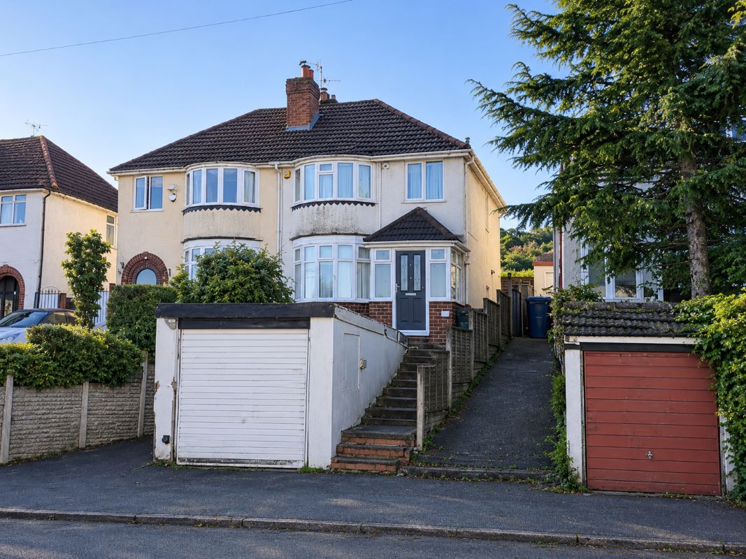 3 bedroom semi detached house in Halesowen