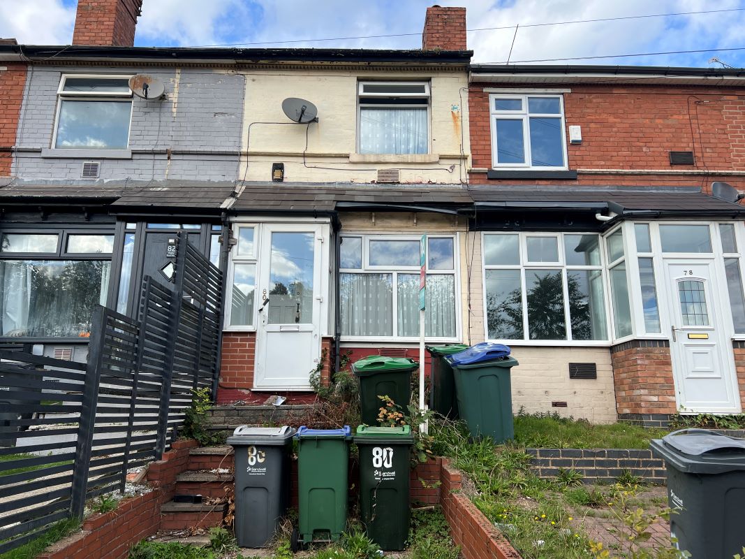 2 bedroom mid terraced house in Smethwick 