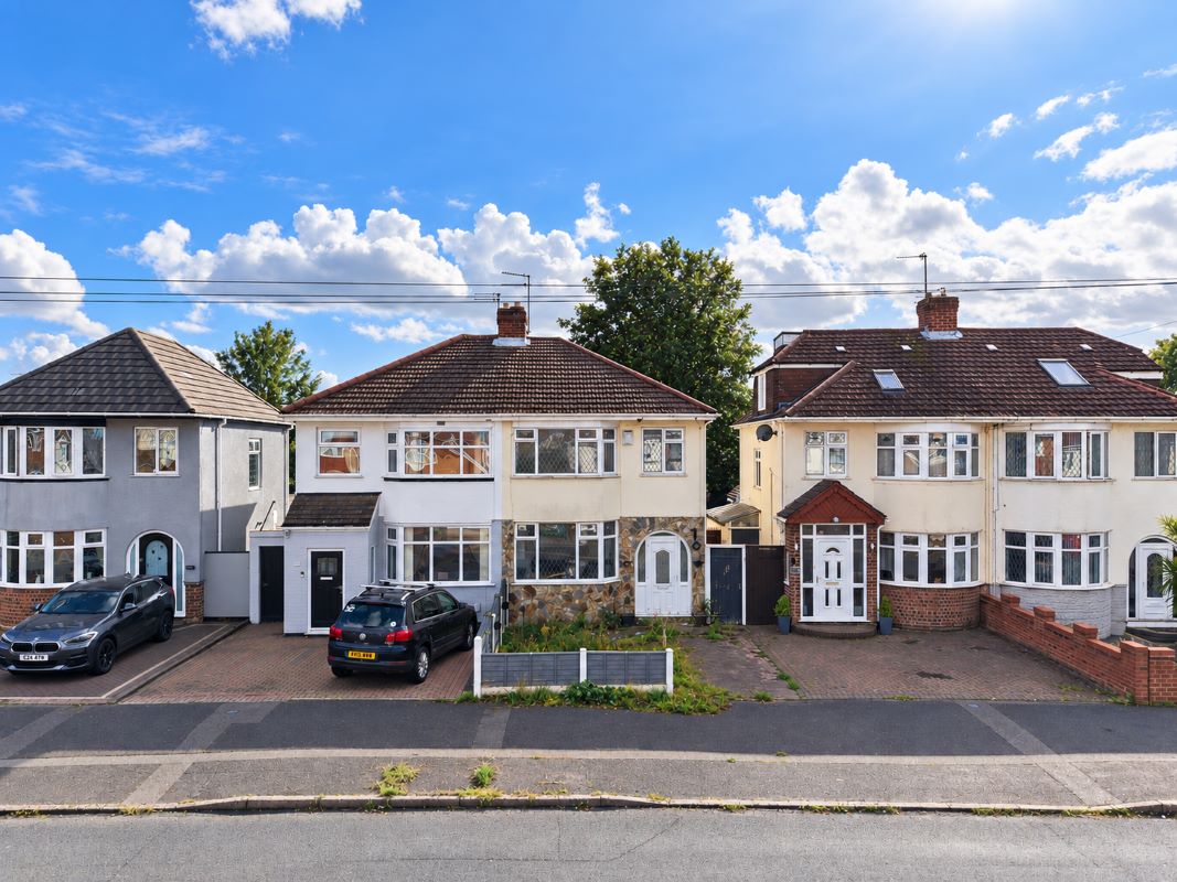 3 bedroom semi detached property in Wolverhampton