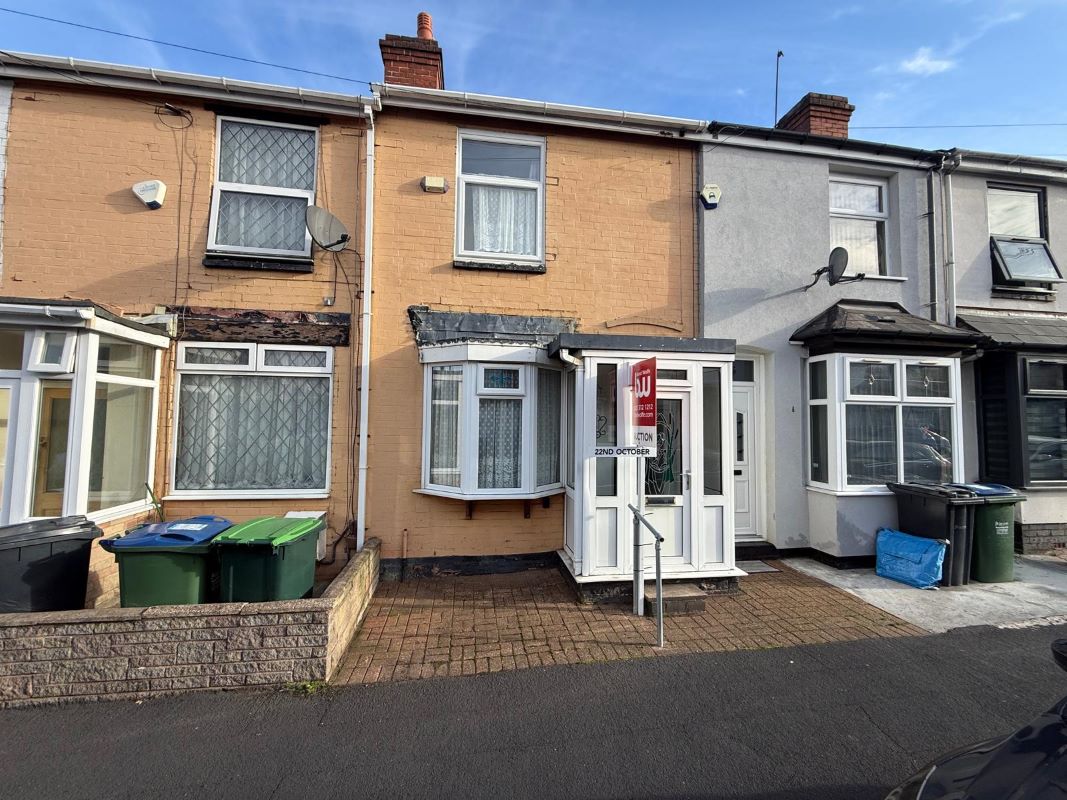 3 bedroom mid terraced house in Oldbury