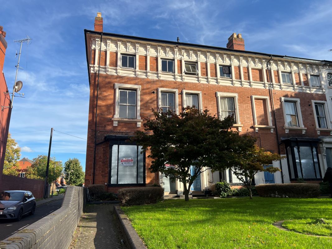 4 bedroom mid terraced three storey property in Moseley