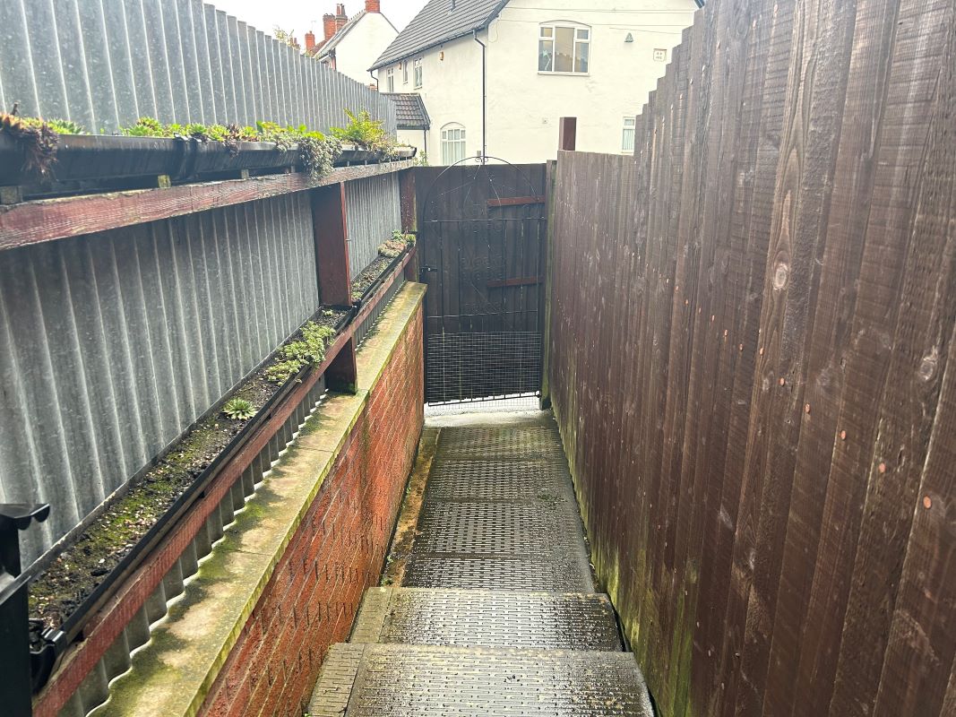 68 & 68A Three Shires Oak Road, Bearwood, Smethwick, West Midlands, B67 5BY