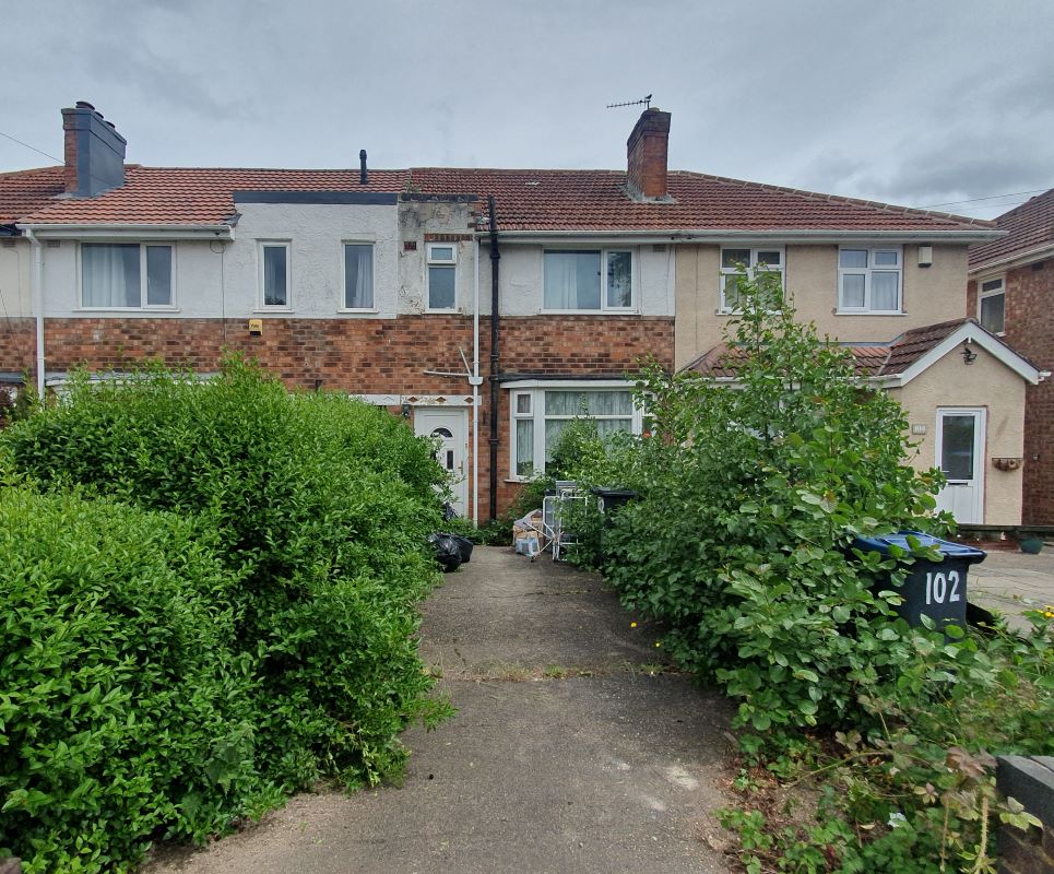 Leasehold Vacant Mid-Terraced House with Three Bedrooms