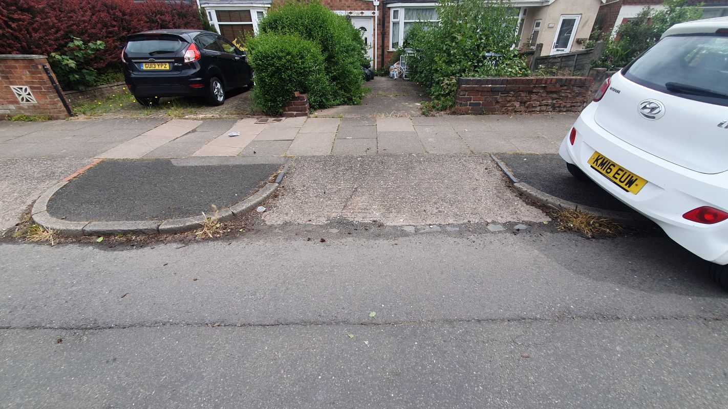 Leasehold Vacant Mid-Terraced House with Three Bedrooms