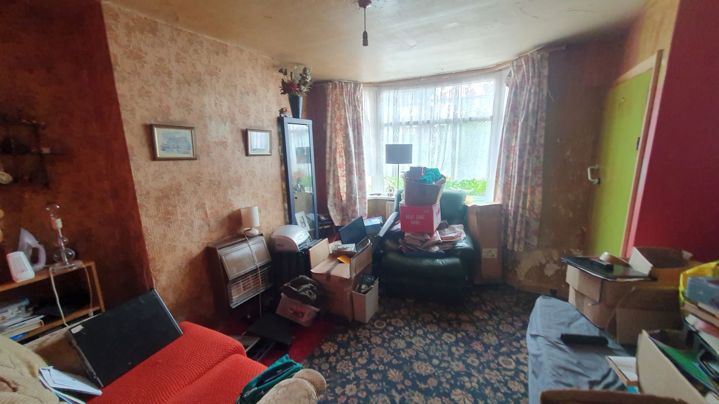 Leasehold Vacant Mid-Terraced House with Three Bedrooms