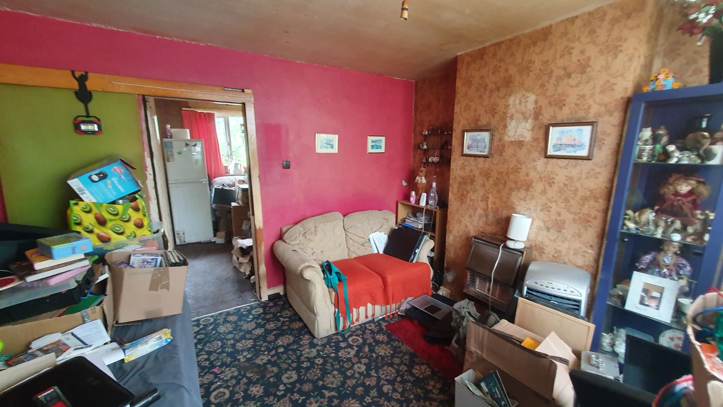 Leasehold Vacant Mid-Terraced House with Three Bedrooms