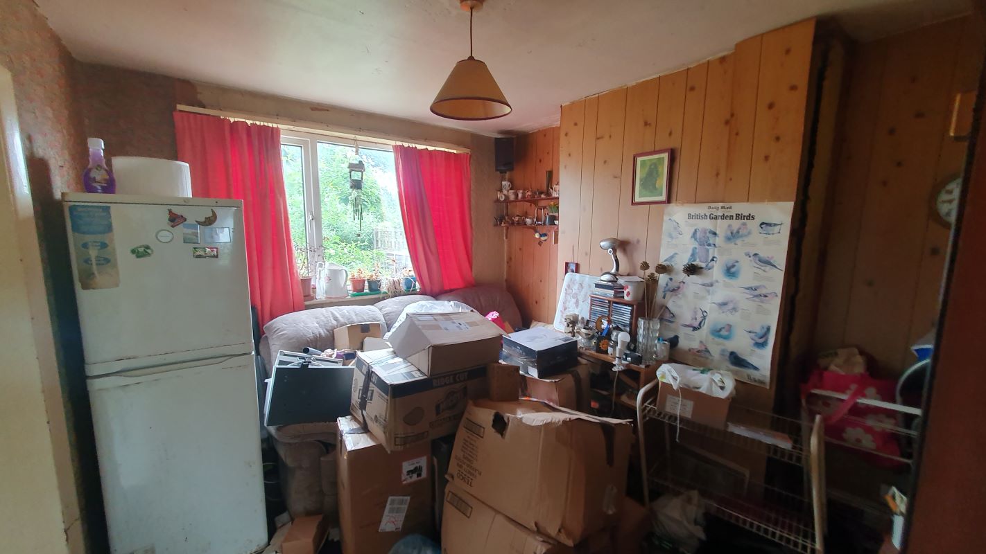 Leasehold Vacant Mid-Terraced House with Three Bedrooms