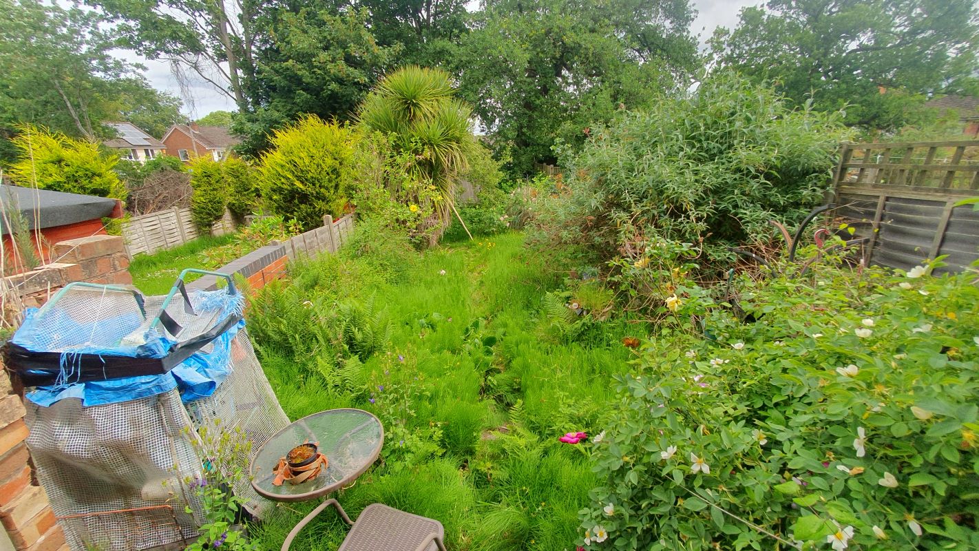 Leasehold Vacant Mid-Terraced House with Three Bedrooms