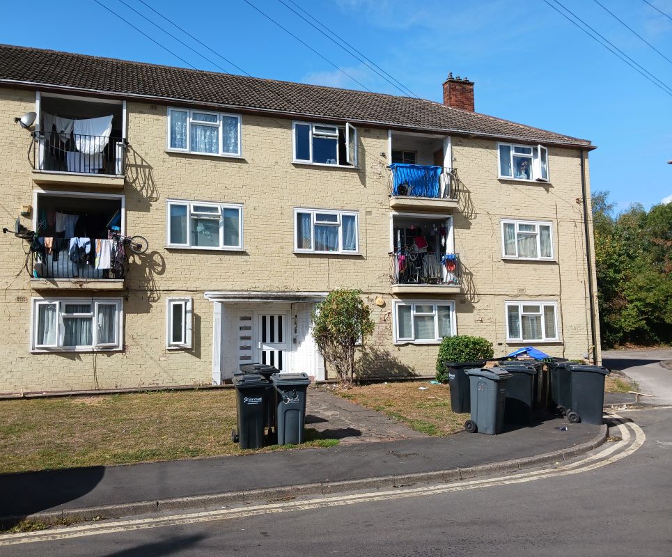 Leasehold Vacant Three Bedroom Flat