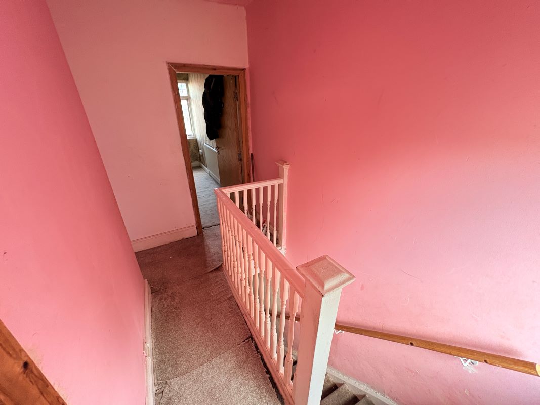 Freehold Vacant Three Bedroom House