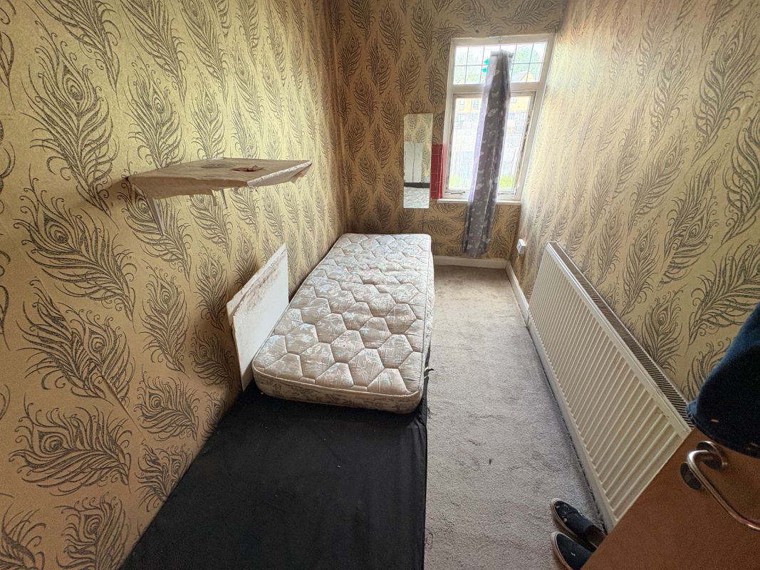 Freehold Vacant Three Bedroom House