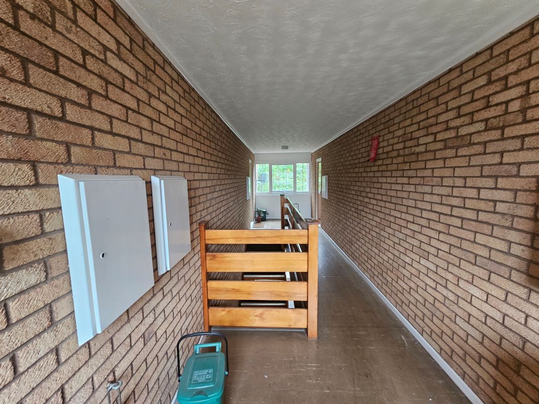 Leasehold Vacant Studio Flat in Sought After Location