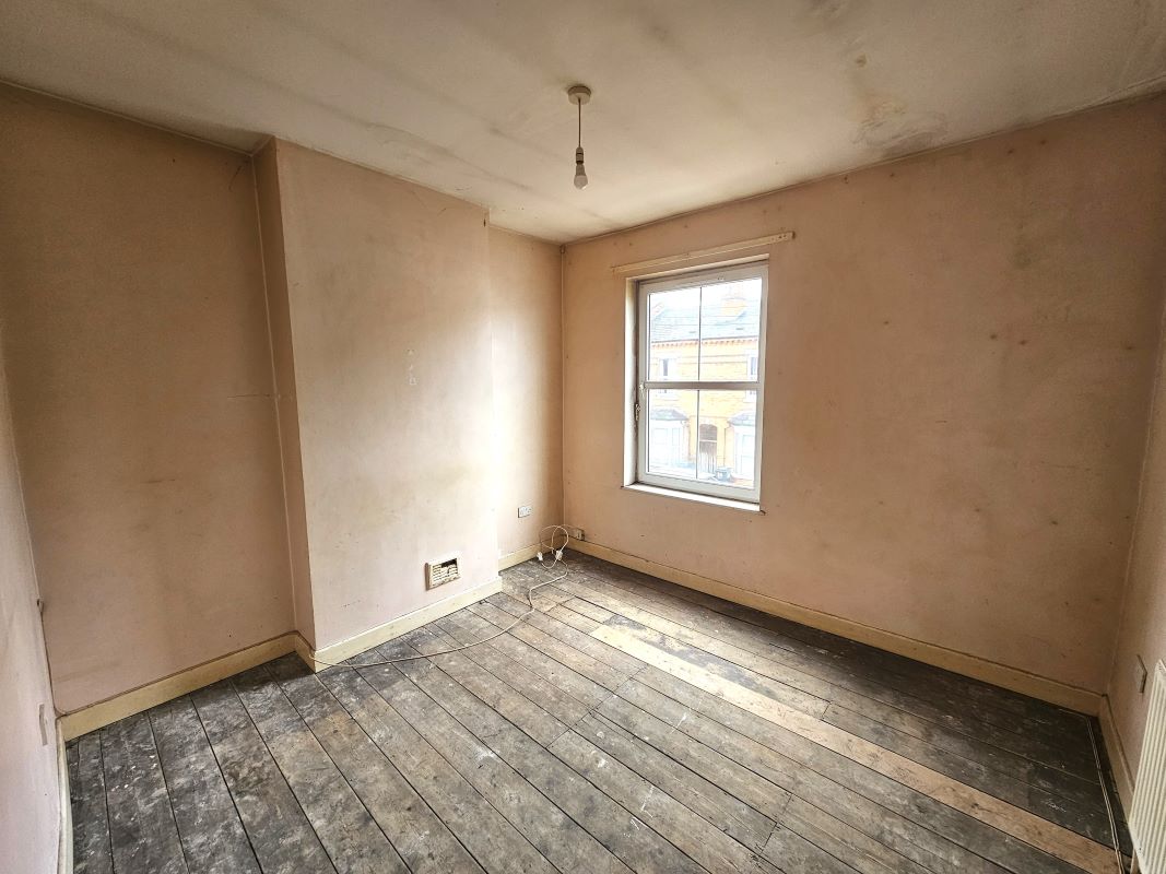 Freehold Vacant Terraced House with Two Bedrooms
