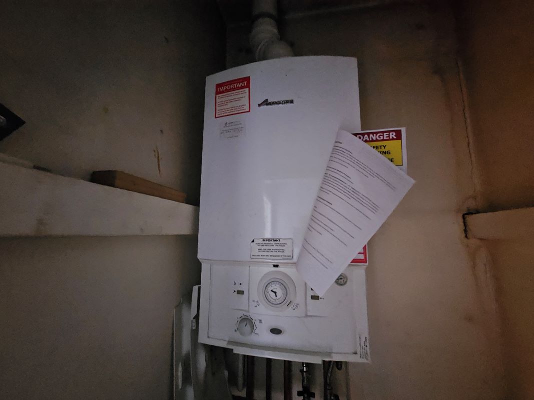 Freehold Vacant Terraced House with Two Bedrooms