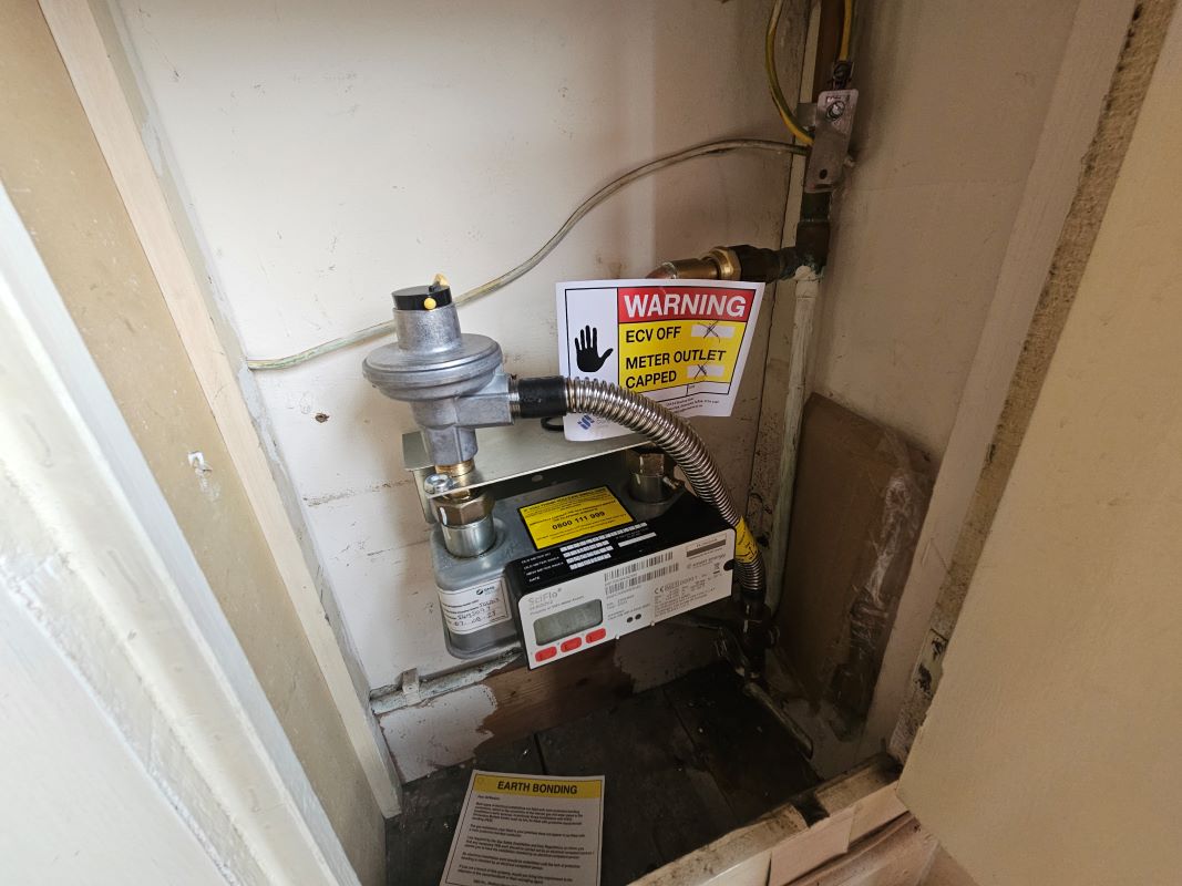 Freehold Vacant Terraced House with Two Bedrooms