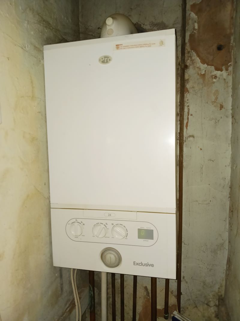 Leasehold Vacant Three Bedroom Flat