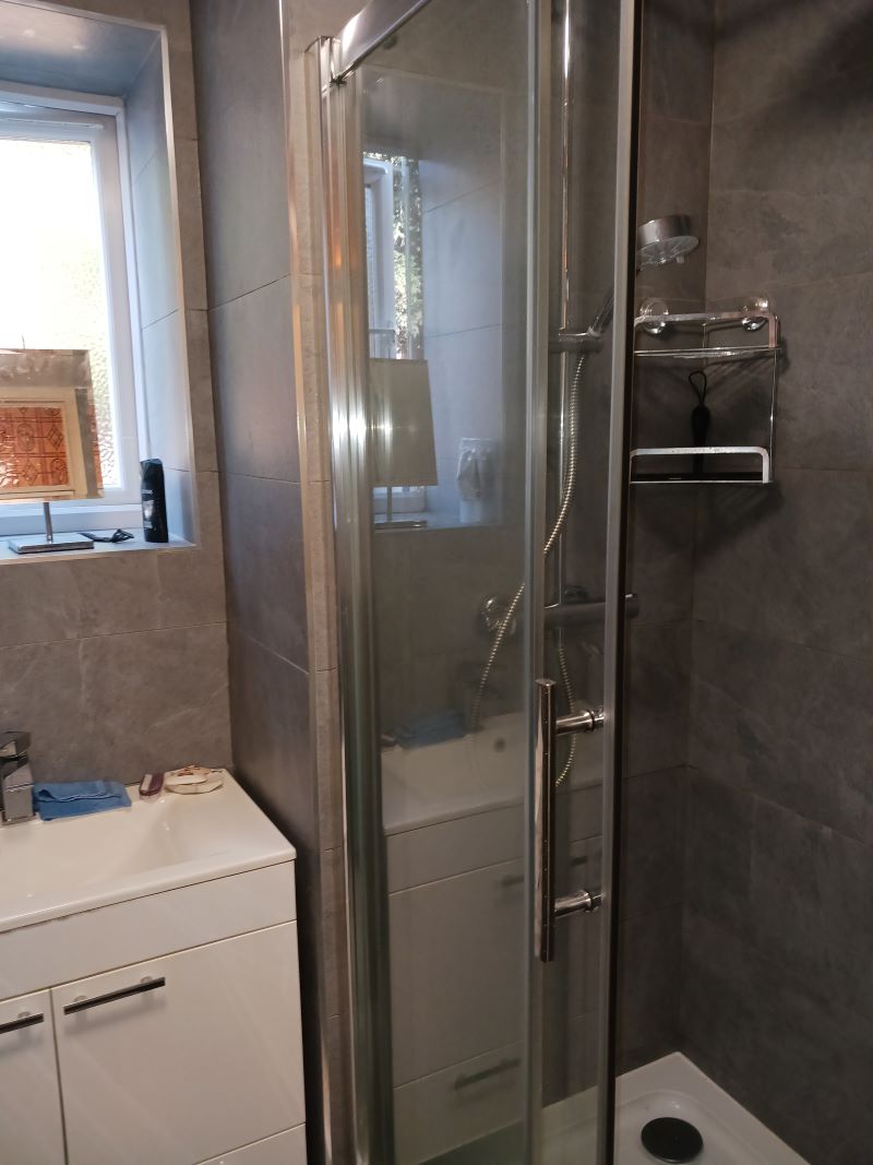 Leasehold Vacant Three Bedroom Flat