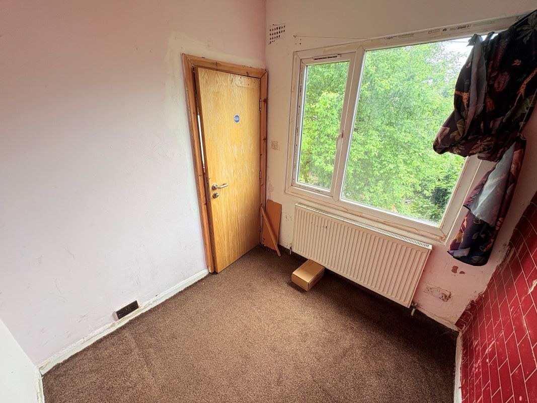 Freehold Vacant Three Bedroom House